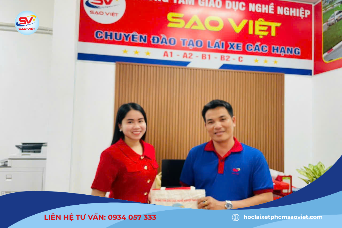 Học viên đăng ký học lái xe ô tô tại Sao Việt được hỗ trợ làm hồ sơ 