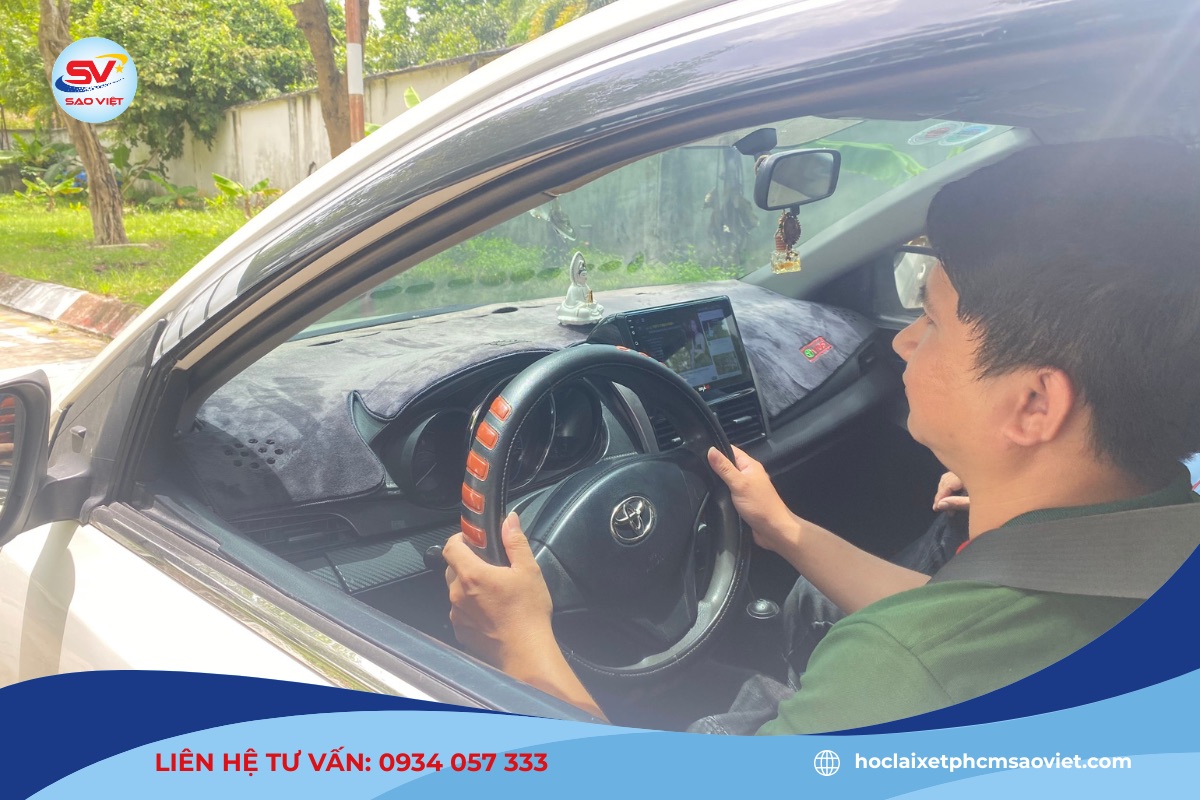 Người có nhu cầu hành nghề lái xe nên học bằng B2 số sàn 