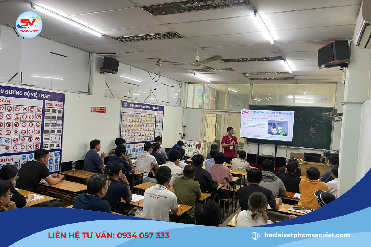 Học viên được đào tạo học lý thuyết bài bản với văn phòng rộng lớn