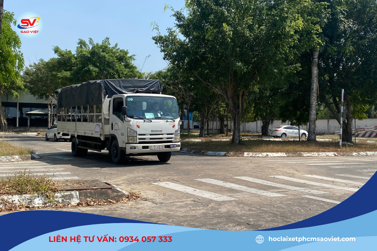 Trong quá trình học lý thuyết hạng C học viên sẽ được trang bị đầy đủ kiến thức nền tảng 
