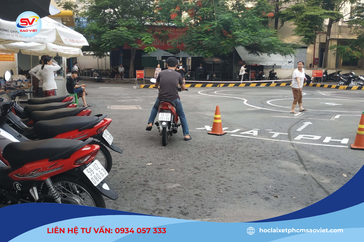 Học viện luyện tập thực hành lái xe máy
