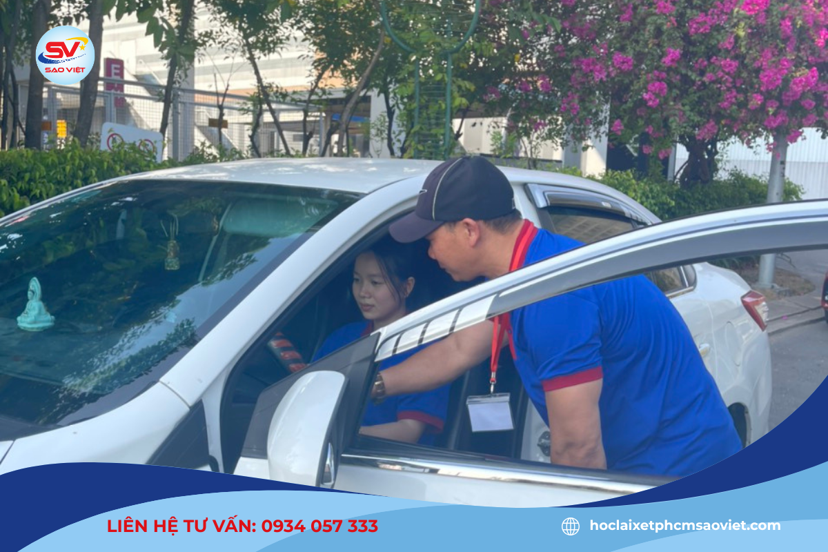 Để nâng lên hạng, học viên cần thực hành trong nhiều giờ để nắm vững kỹ năng lái xe thực tế