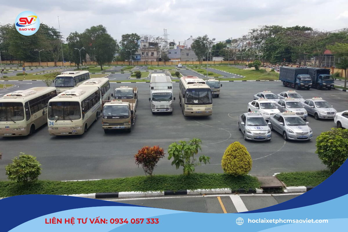 Hệ thống sân tập và xe thực hành của trường dạy lái xe Tiến Thành