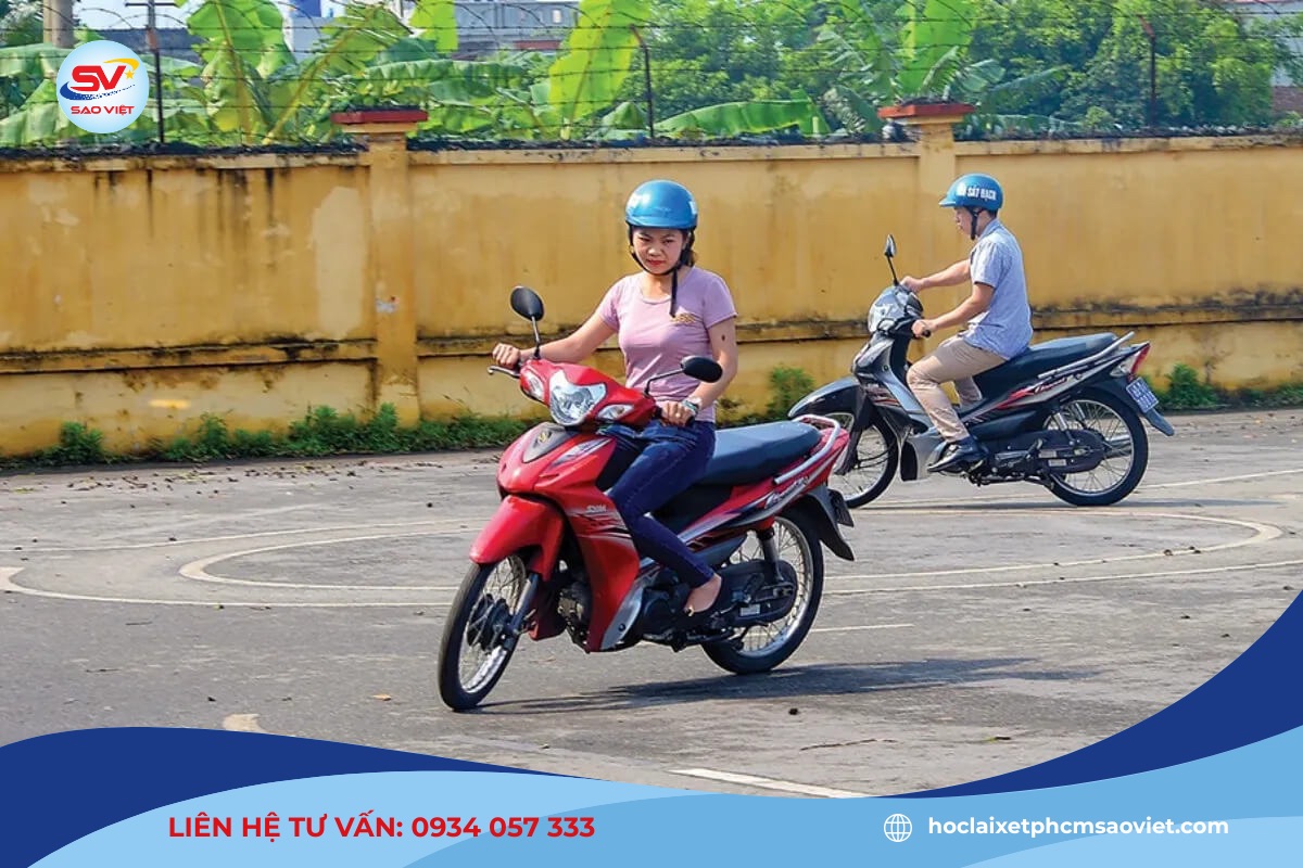 Trường hợp lái xe máy khi chưa đủ tuổi sẽ bị phạt hành chính theo quy định pháp luật 