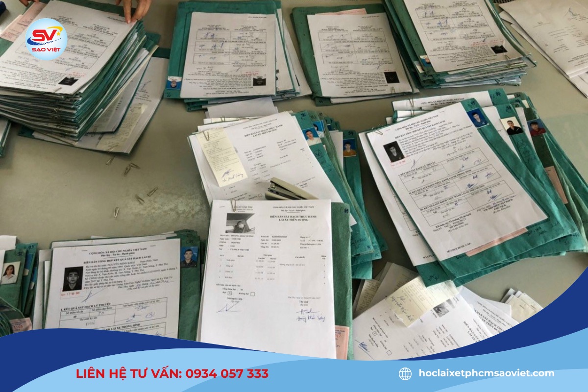 Người chưa đủ tuổi không thể đăng ký học và thi bằng lái xe ô tô 