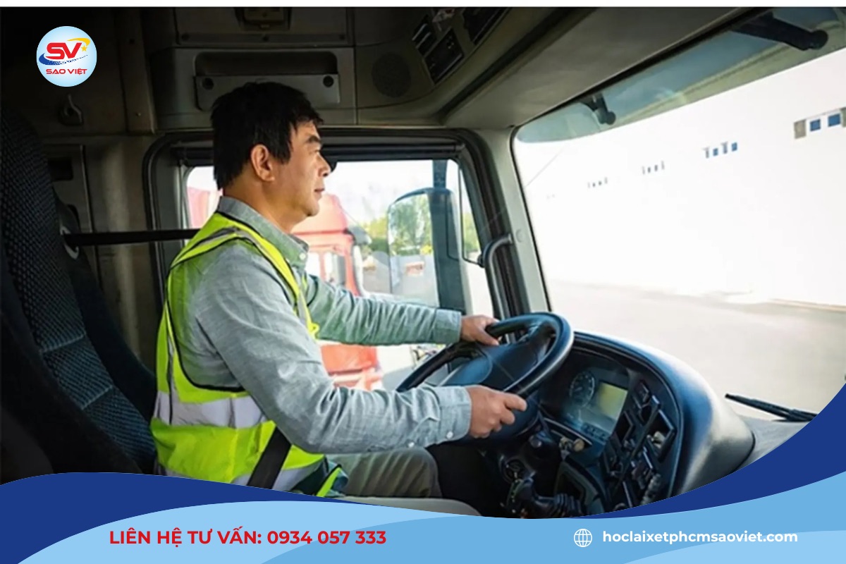 Người 65 tuổi vẫn có thể lái xe ô tô  theo quy định của pháp luật 