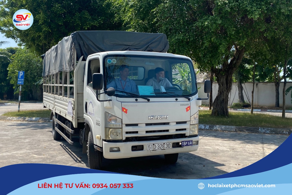 Hạng C1 cho phép người học điều khiển xe tải có khối lượng từ 3.500kg