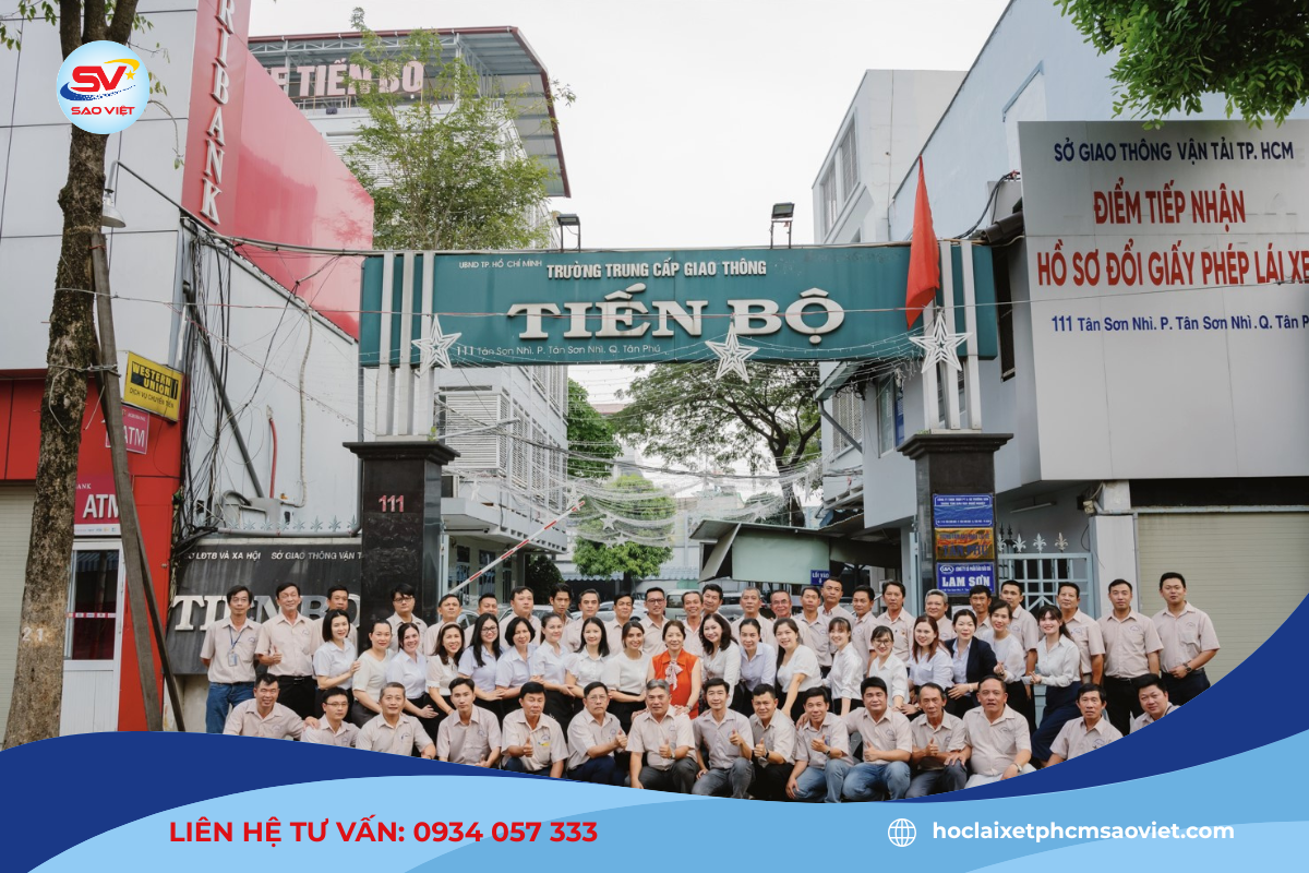 Đội ngũ giảng viên của trường trung cấp giao thông Tiến Bộ